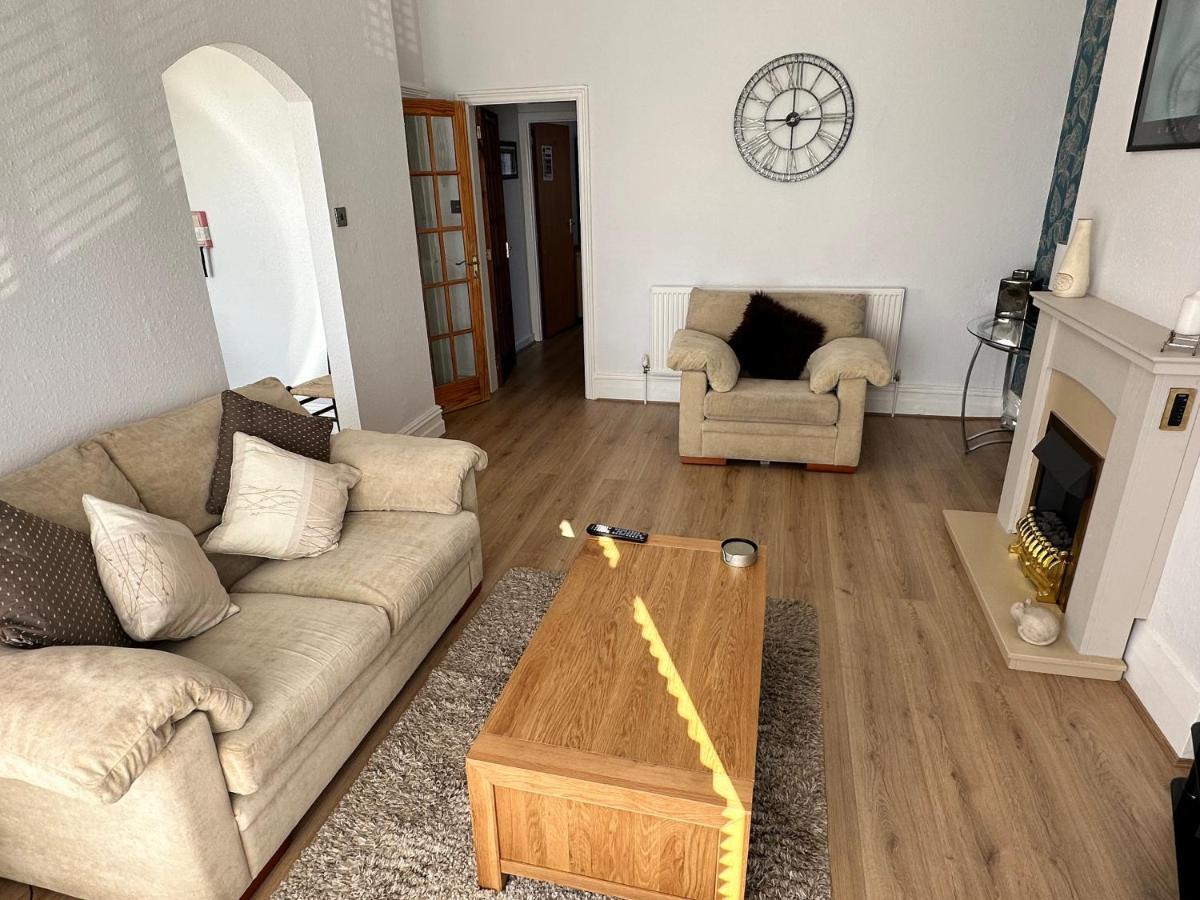 Spacious One Bedroom Apartment In Central Location Lytham St Annes Extérieur photo